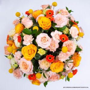 FLM-DM2025-0008 Floreria Las Margaritas. Flores. Floreria. Guadalajara. Rosas Mango. Lisianthus. Claveles. Orquidea. Flores bonitas. Mini Gerberas. Craspedias. Dia de las madres. Base de ceramica. Flores a domicilioV2